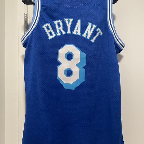 Lakers Jersey 1996-97 Kobe Bryant Basketball NBA Size Medium NWT Los Angeles - Picture 4 of 5